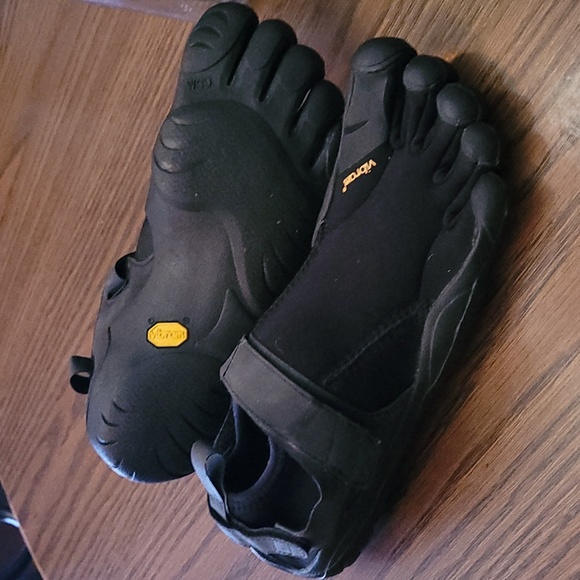 BRAND NEW VIBRAM FIVE FINGER SHOES SZ 39 - Picture 3 of 3